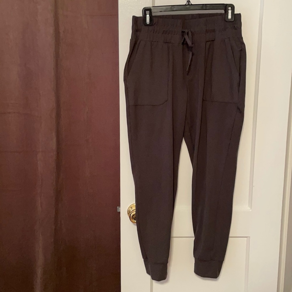 Mondetta olive joggers